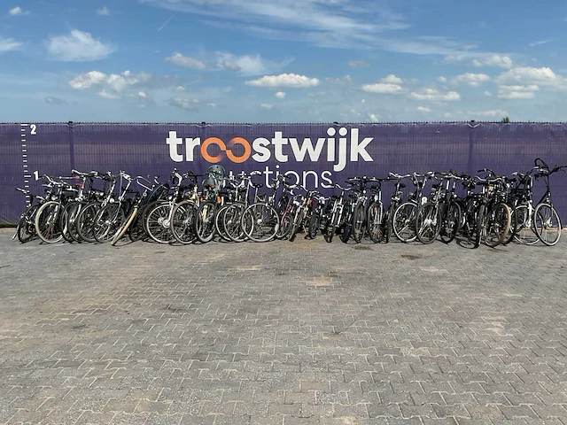 Partij fietsen (33x) - afbeelding 1 van  10