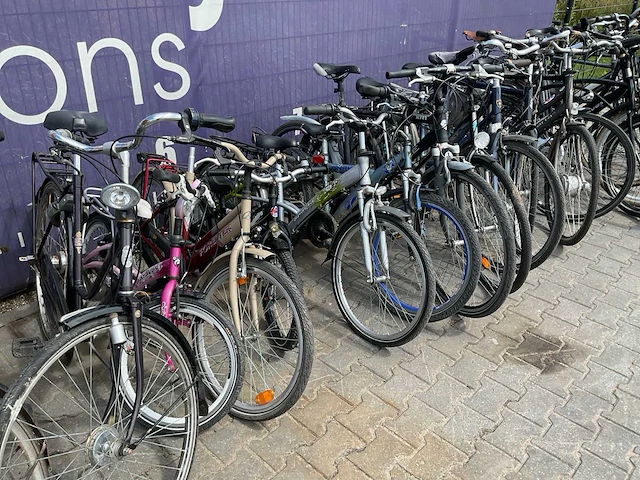 Partij fietsen (33x) - afbeelding 8 van  10
