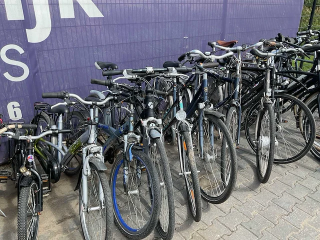 Partij fietsen (33x) - afbeelding 9 van  10
