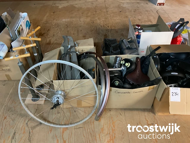 Partij fietsonderdelen - afbeelding 2 van  4