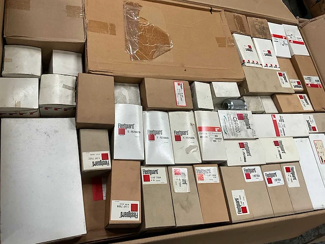 Partij filters o.a. fleetguard en mann diverse soorten (21 pallets) - afbeelding 4 van  21