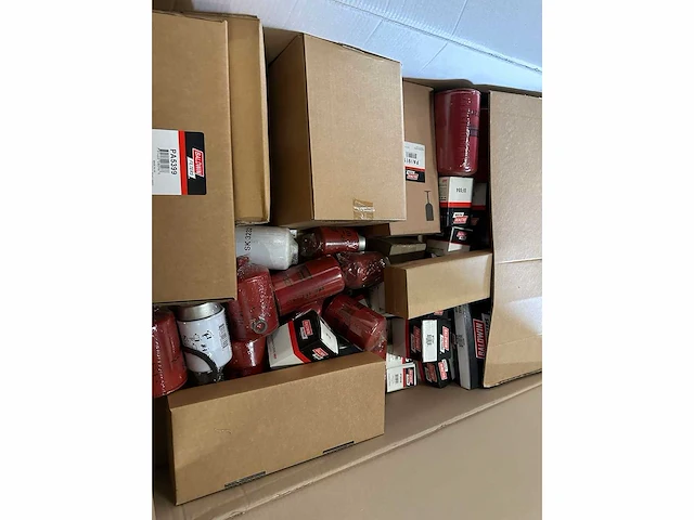 Partij filters o.a. fleetguard en mann diverse soorten (21 pallets) - afbeelding 8 van  21