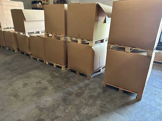 Partij filters o.a. fleetguard en mann diverse soorten (21 pallets) - afbeelding 1 van  21