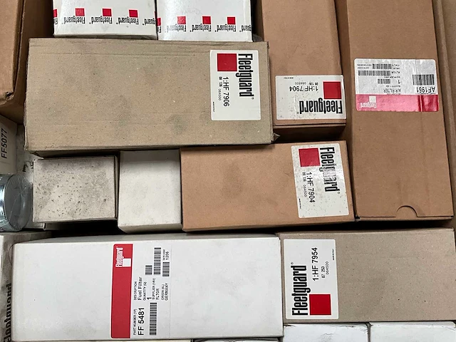 Partij filters o.a. fleetguard en mann diverse soorten (21 pallets) - afbeelding 11 van  21
