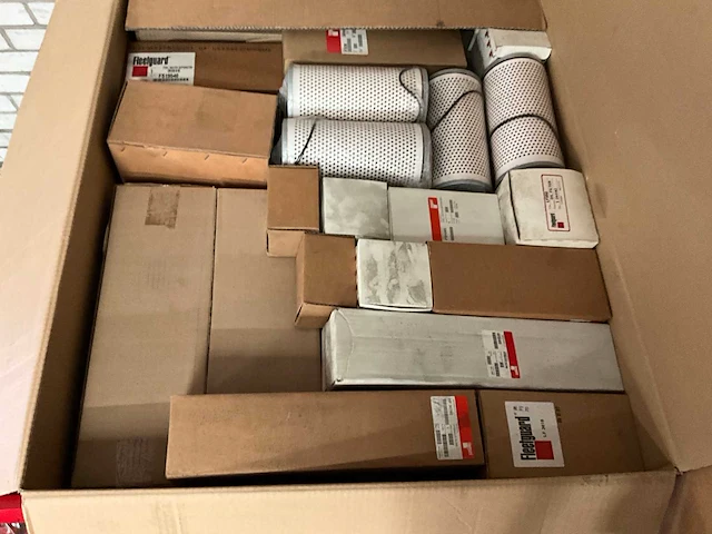 Partij filters o.a. fleetguard en mann diverse soorten (21 pallets) - afbeelding 16 van  21