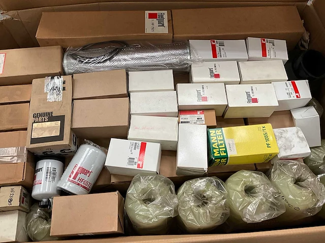 Partij filters o.a. fleetguard en mann diverse soorten (21 pallets) - afbeelding 17 van  21