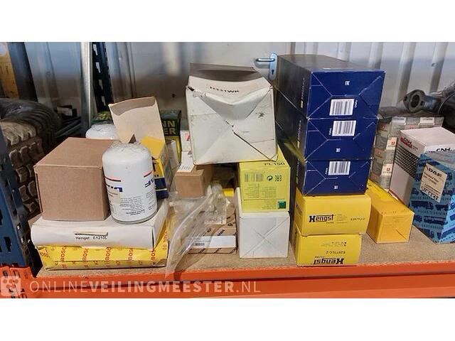 Partij filters o.a. hengst, mann filter - afbeelding 2 van  17