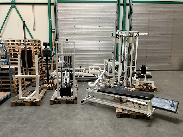 Partij fitness apparaten en toebehoren - afbeelding 1 van  11