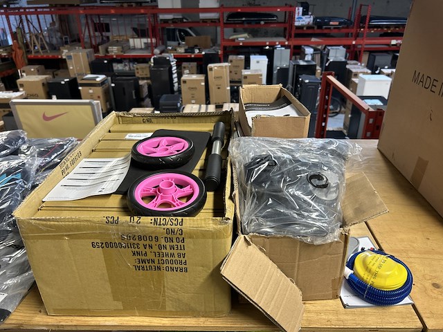 Partij fitness artikelen w.o. multifunctionele buikspierrollers - afbeelding 1 van  7