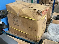 Partij fitness(apparaten), toebehoren en onderdelen, 12 pallets - afbeelding 2 van  14