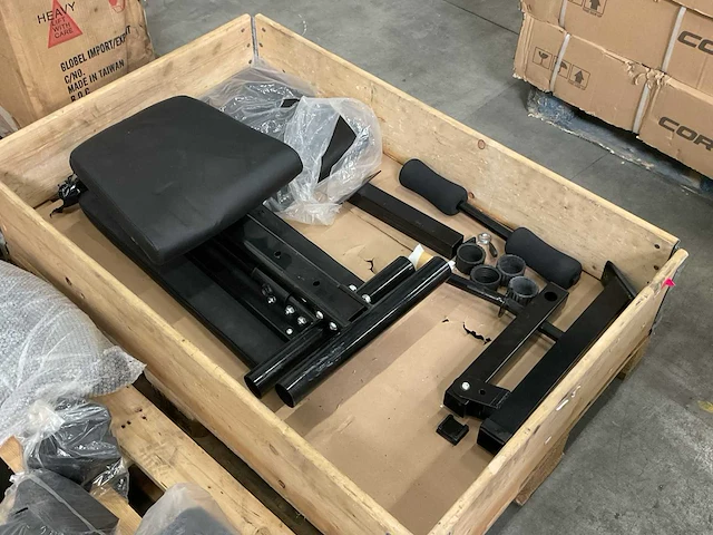 Partij fitness(apparaten), toebehoren en onderdelen, 12 pallets - afbeelding 4 van  14