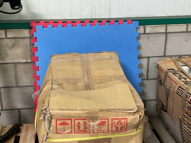 Partij fitness(apparaten), toebehoren en onderdelen, 12 pallets - afbeelding 6 van  14