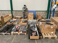 Partij fitness(apparaten), toebehoren en onderdelen, 12 pallets - afbeelding 1 van  14