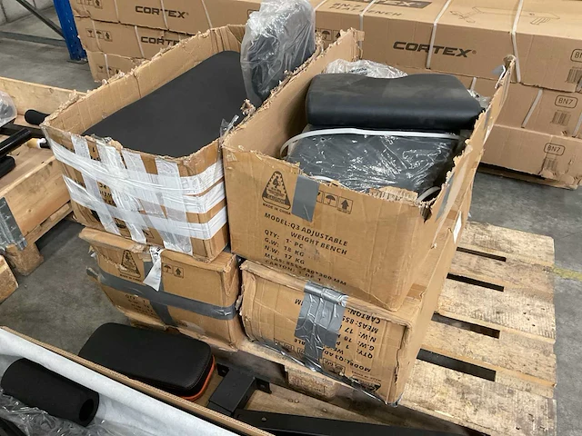 Partij fitness(apparaten), toebehoren en onderdelen, 12 pallets - afbeelding 10 van  14