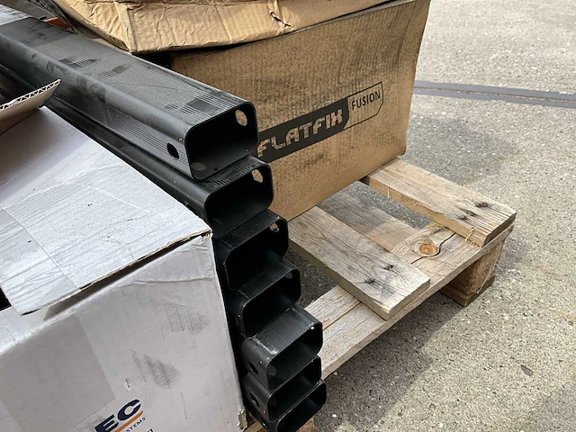 Partij flatfix / clickfit / enphase relais / solar edge zonnepaneel toebehoren - afbeelding 28 van  88