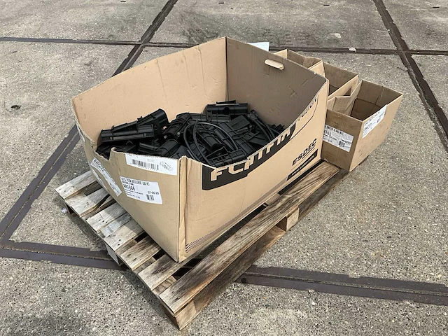 Partij flatfix / clickfit / enphase relais / solar edge zonnepaneel toebehoren - afbeelding 42 van  88