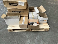 Partij flatfix / clickfit / enphase relais / solar edge zonnepaneel toebehoren - afbeelding 80 van  88