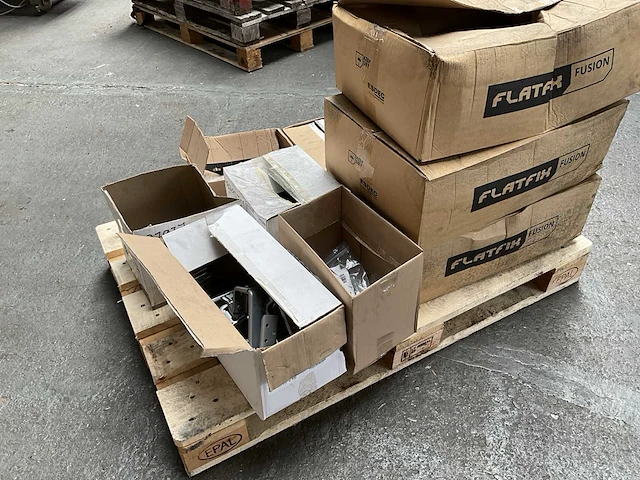 Partij flatfix / clickfit / enphase relais / solar edge zonnepaneel toebehoren - afbeelding 84 van  88