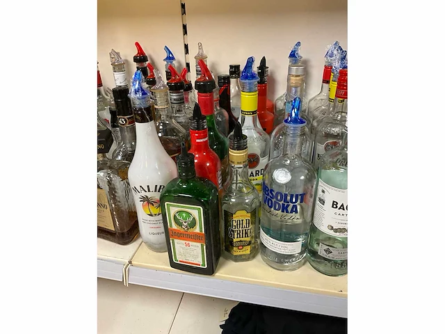 Partij flessen drank aangebroken (90x) - afbeelding 9 van  10