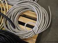 Partij flexibele slangen, diverse soorten en maten - afbeelding 4 van  6