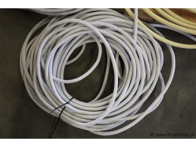 Partij flexibele slangen, diverse soorten en maten - afbeelding 5 van  6