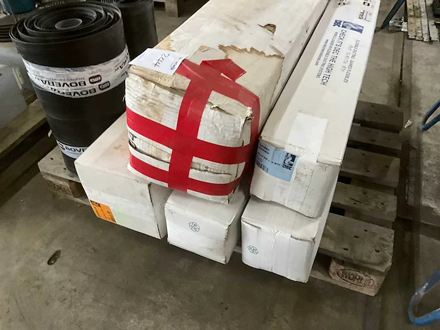 Partij flexibele slangen, keelkepergoot - afbeelding 4 van  5