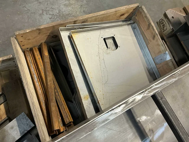 Partij frames, koppelstukken en balken - afbeelding 5 van  8
