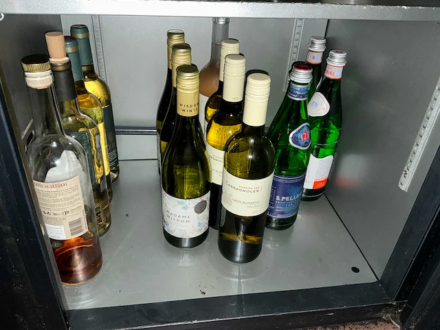 Partij frisdrank/bier en wijn - afbeelding 3 van  21