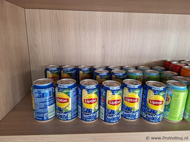 Partij frisdranken bestaande uit o.a. lipton ice tea, fanta, coca-cola & spa reine - afbeelding 2 van  5