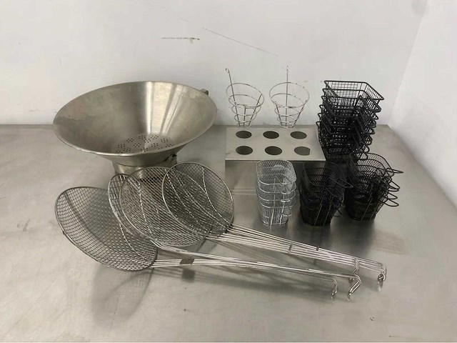 Partij frituur benodigdheden - afbeelding 1 van  1