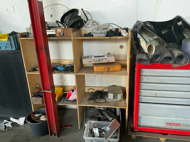 Partij garage inventaris - afbeelding 14 van  17