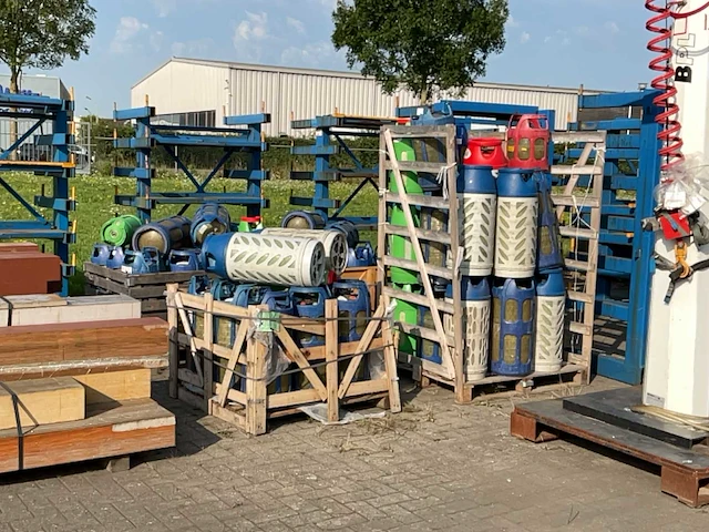 Partij gasflessen - afbeelding 1 van  8