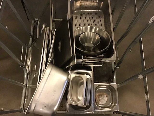 Partij gastronorm deksels en bakken rvs - afbeelding 1 van  2