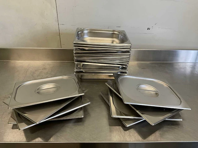Partij gastronormbakken met deksels - afbeelding 1 van  4