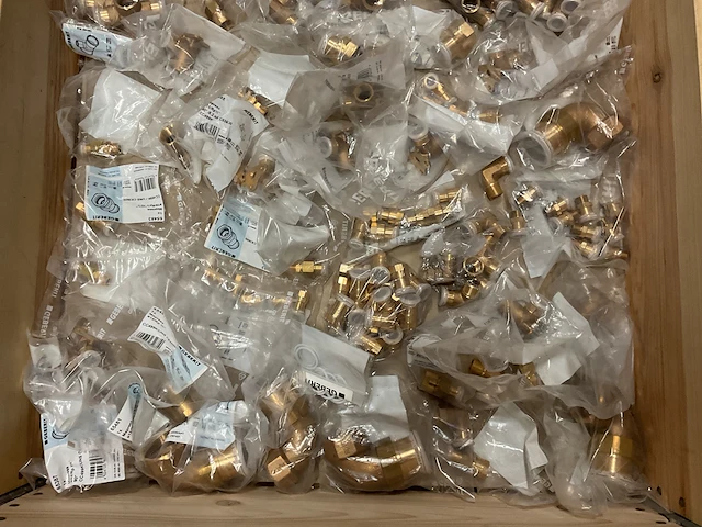 Partij geberit messing persfittingen, 165 stuks - afbeelding 2 van  3