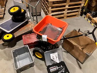 Partij gebruikte en ongebruikte karren, wielen, kisten en verfspuit (14x) - afbeelding 1 van  8