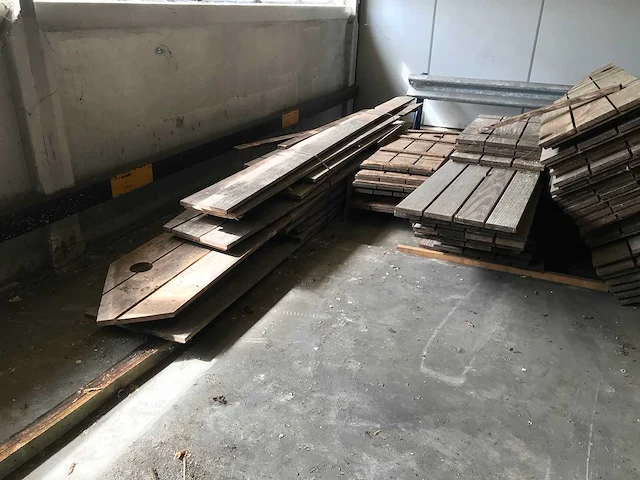 Partij gebruikte hardhouten vlonderplanken - afbeelding 5 van  8