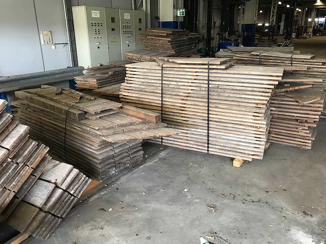 Partij gebruikte hardhouten vlonderplanken - afbeelding 6 van  8