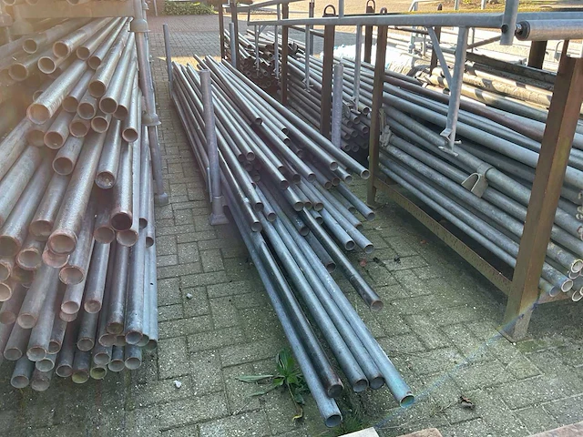 Partij gegalvaniseerde steigerbuizen - afbeelding 1 van  2