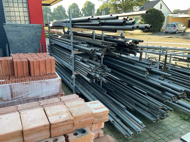 Partij gegalvaniseerde steigerbuizen - afbeelding 1 van  4