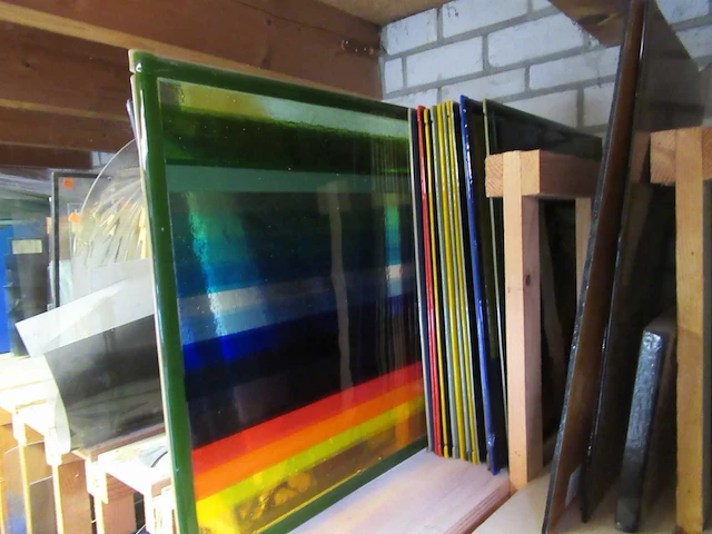Partij gekleurd glas - afbeelding 14 van  18