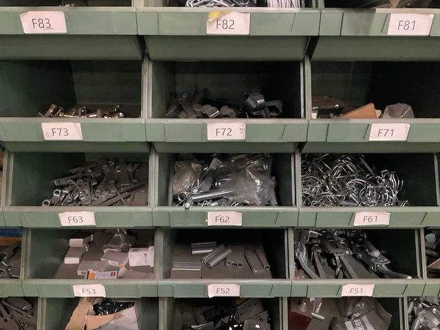Partij geleiders, spatschermsteunen en rubbers - afbeelding 2 van  37