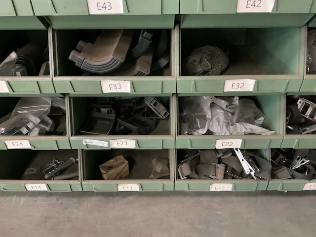 Partij geleiders, spatschermsteunen en rubbers - afbeelding 28 van  37