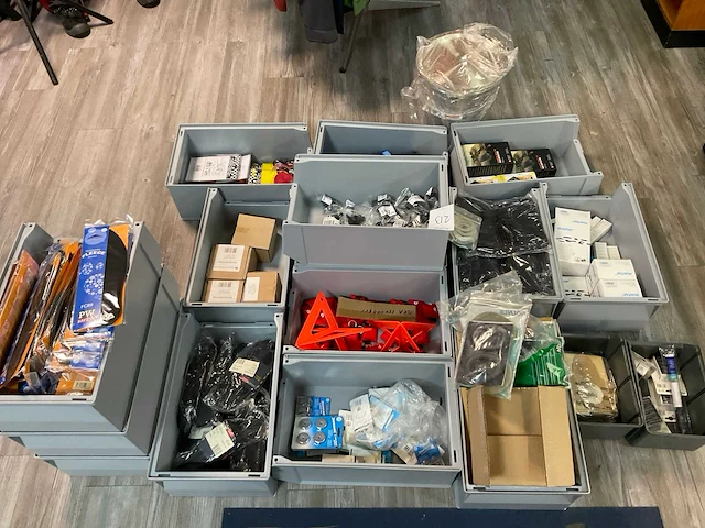 Partij gereedschap en divers - afbeelding 1 van  13