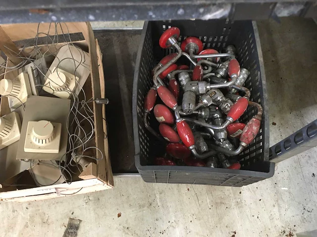 Partij gereedschap en diversen - afbeelding 1 van  11