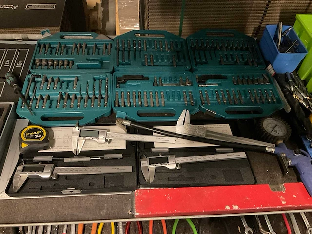 Partij gereedschap en koffers - afbeelding 4 van  19