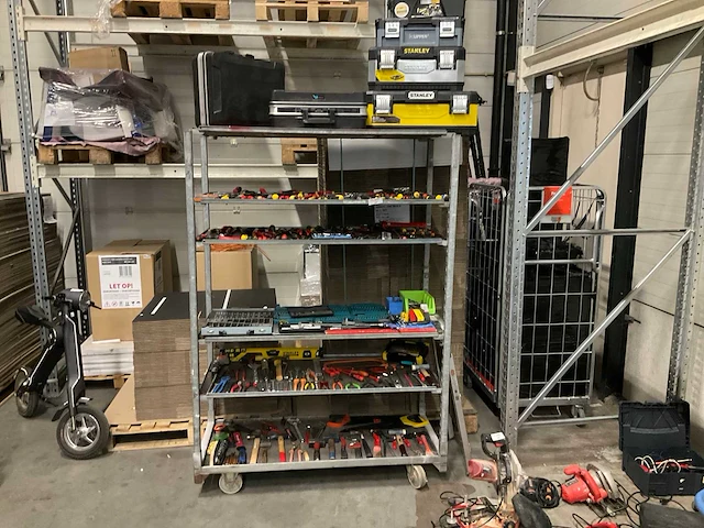 Partij gereedschap en koffers - afbeelding 1 van  19