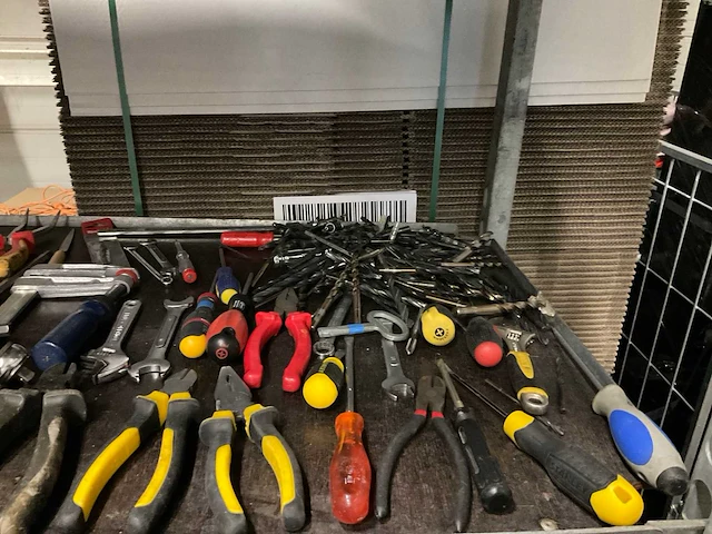 Partij gereedschap en koffers - afbeelding 16 van  19
