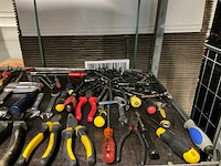 Partij gereedschap en koffers - afbeelding 16 van  19