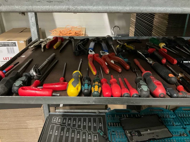 Partij gereedschap en koffers - afbeelding 19 van  19